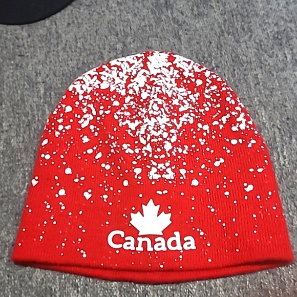 Canada winter hat - Picture 1 of 2